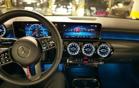 Mercedes-Benz A-Класс, 2018 год, 2 100 000 рублей, 3 фотография