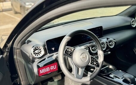 Mercedes-Benz A-Класс, 2018 год, 2 100 000 рублей, 9 фотография