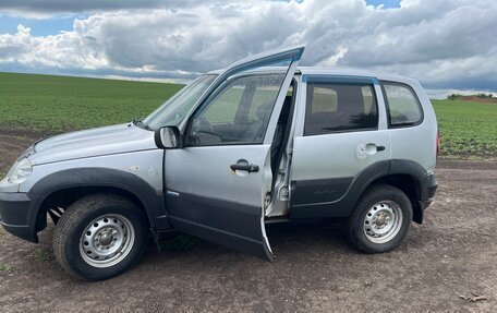 Chevrolet Niva I рестайлинг, 2009 год, 205 000 рублей, 3 фотография