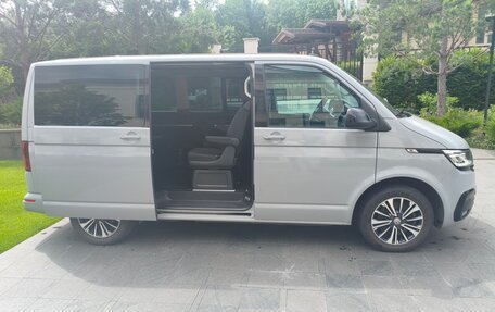 Volkswagen Multivan T6 рестайлинг, 2020 год, 5 000 000 рублей, 4 фотография