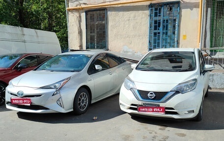 Toyota Prius IV XW50, 2017 год, 1 600 000 рублей, 1 фотография