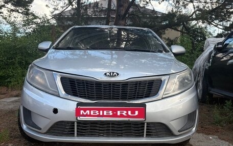 KIA Rio III рестайлинг, 2013 год, 380 000 рублей, 2 фотография