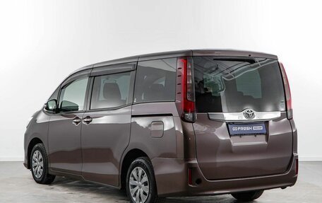 Toyota Noah III, 2017 год, 1 545 888 рублей, 2 фотография