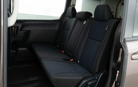 Toyota Noah III, 2017 год, 1 545 888 рублей, 7 фотография