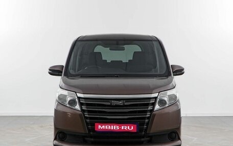 Toyota Noah III, 2017 год, 1 545 888 рублей, 3 фотография