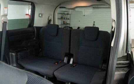 Toyota Noah III, 2017 год, 1 545 888 рублей, 9 фотография