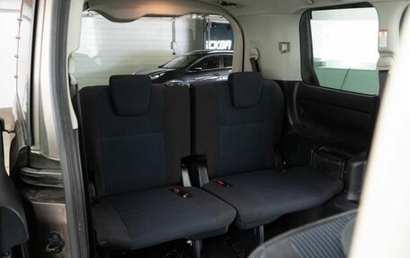 Toyota Noah III, 2017 год, 1 545 888 рублей, 12 фотография