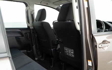 Toyota Noah III, 2017 год, 1 545 888 рублей, 13 фотография