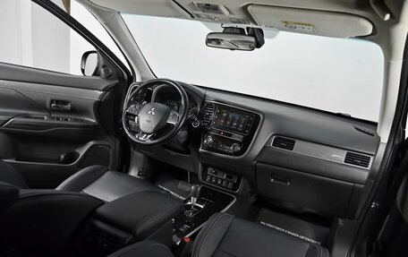 Mitsubishi Outlander III рестайлинг 3, 2019 год, 2 115 000 рублей, 5 фотография