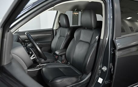 Mitsubishi Outlander III рестайлинг 3, 2019 год, 2 115 000 рублей, 8 фотография