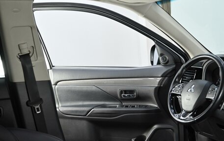 Mitsubishi Outlander III рестайлинг 3, 2019 год, 2 115 000 рублей, 7 фотография