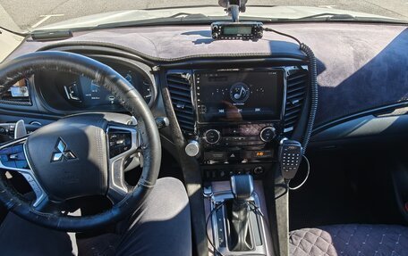Mitsubishi Pajero Sport III рестайлинг, 2017 год, 4 790 000 рублей, 13 фотография