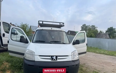 Peugeot Partner II рестайлинг 2, 2011 год, 450 000 рублей, 1 фотография