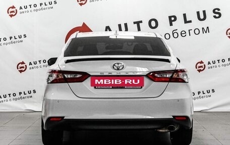 Toyota Camry, 2020 год, 2 800 000 рублей, 4 фотография