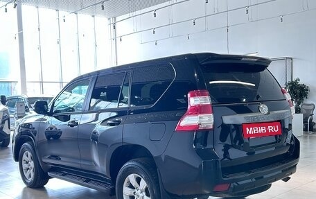 Toyota Land Cruiser Prado 150 рестайлинг 2, 2017 год, 3 490 000 рублей, 6 фотография