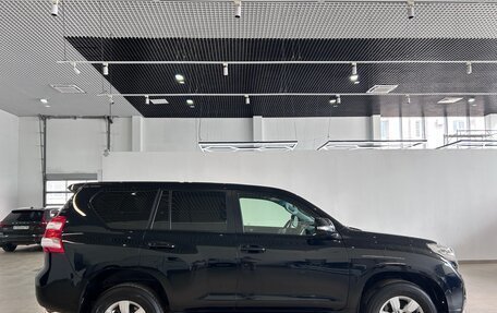 Toyota Land Cruiser Prado 150 рестайлинг 2, 2017 год, 3 490 000 рублей, 8 фотография