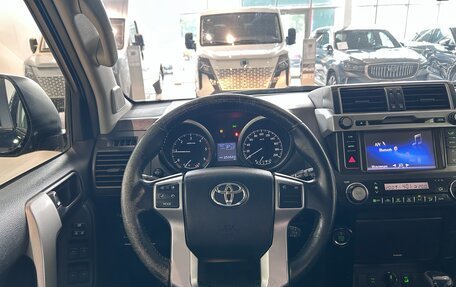 Toyota Land Cruiser Prado 150 рестайлинг 2, 2017 год, 3 490 000 рублей, 28 фотография