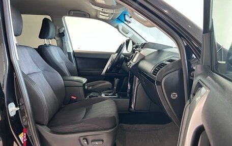 Toyota Land Cruiser Prado 150 рестайлинг 2, 2017 год, 3 490 000 рублей, 20 фотография