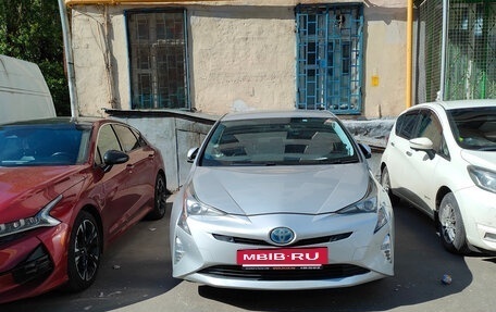 Toyota Prius IV XW50, 2017 год, 1 600 000 рублей, 3 фотография