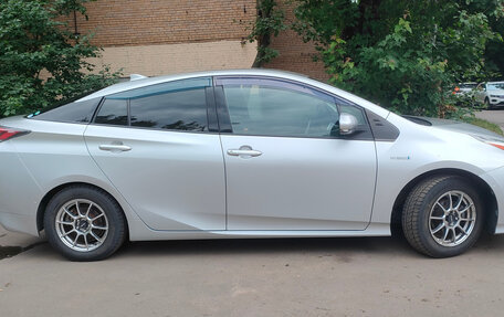 Toyota Prius IV XW50, 2017 год, 1 600 000 рублей, 8 фотография
