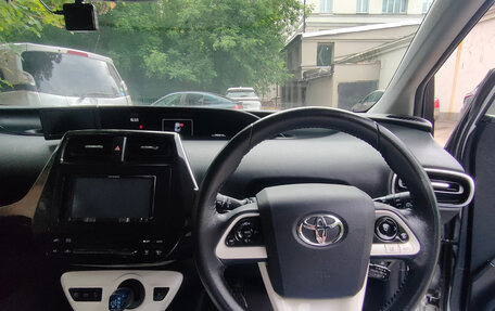 Toyota Prius IV XW50, 2017 год, 1 600 000 рублей, 11 фотография