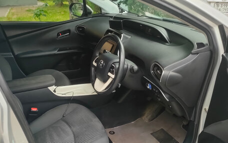 Toyota Prius IV XW50, 2017 год, 1 600 000 рублей, 10 фотография