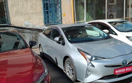 Toyota Prius IV XW50, 2017 год, 1 600 000 рублей, 4 фотография