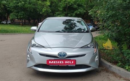 Toyota Prius IV XW50, 2017 год, 1 600 000 рублей, 6 фотография