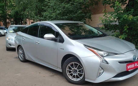 Toyota Prius IV XW50, 2017 год, 1 600 000 рублей, 7 фотография