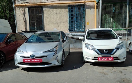 Toyota Prius IV XW50, 2017 год, 1 600 000 рублей, 2 фотография