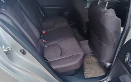 Toyota Prius IV XW50, 2017 год, 1 600 000 рублей, 13 фотография