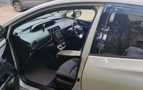 Toyota Prius IV XW50, 2017 год, 1 600 000 рублей, 16 фотография