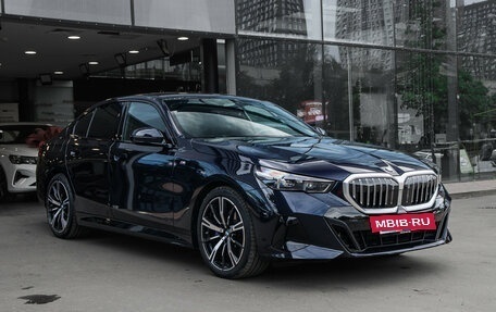 BMW 5 серия, 2024 год, 8 900 000 рублей, 4 фотография