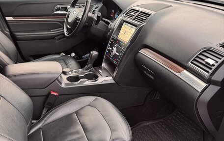 Ford Explorer VI, 2018 год, 2 600 000 рублей, 17 фотография