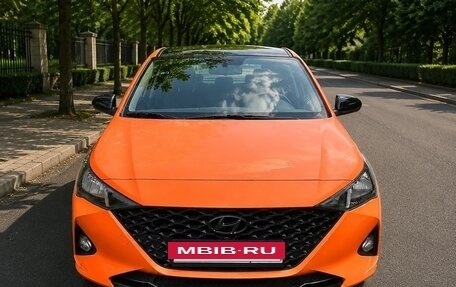 Hyundai Solaris II рестайлинг, 2021 год, 1 590 000 рублей, 2 фотография