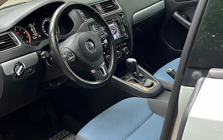 Volkswagen Jetta VI, 2013 год, 930 000 рублей, 15 фотография