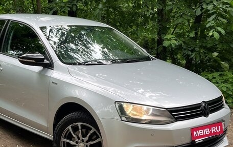 Volkswagen Jetta VI, 2013 год, 930 000 рублей, 3 фотография