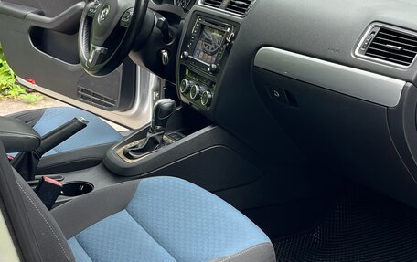 Volkswagen Jetta VI, 2013 год, 930 000 рублей, 21 фотография
