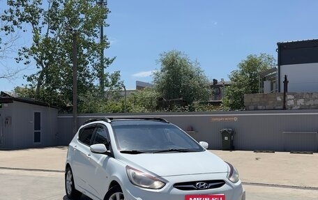 Hyundai Solaris II рестайлинг, 2012 год, 808 808 рублей, 1 фотография