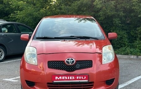 Toyota Yaris III рестайлинг, 2006 год, 460 000 рублей, 3 фотография