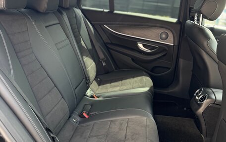 Mercedes-Benz E-Класс, 2022 год, 5 500 000 рублей, 24 фотография