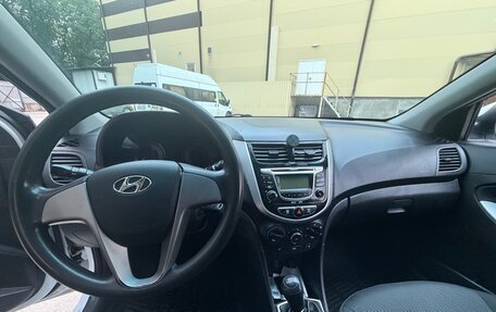 Hyundai Solaris II рестайлинг, 2011 год, 630 000 рублей, 13 фотография