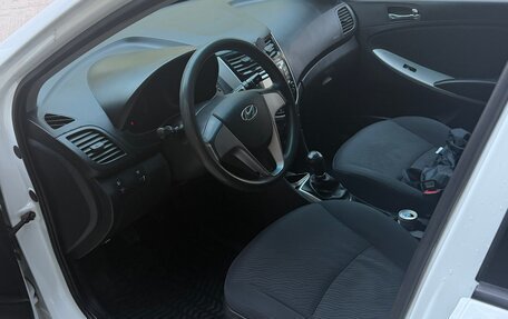 Hyundai Solaris II рестайлинг, 2011 год, 630 000 рублей, 11 фотография