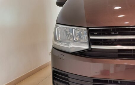 Volkswagen Caravelle T6 рестайлинг, 2015 год, 2 085 000 рублей, 10 фотография