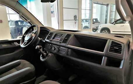 Volkswagen Caravelle T6 рестайлинг, 2015 год, 2 085 000 рублей, 12 фотография