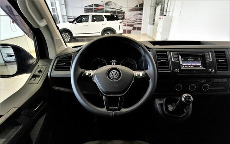 Volkswagen Caravelle T6 рестайлинг, 2015 год, 2 085 000 рублей, 19 фотография