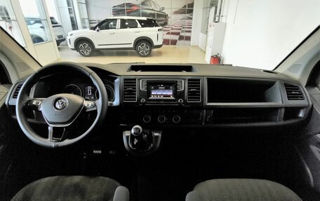 Volkswagen Caravelle T6 рестайлинг, 2015 год, 2 085 000 рублей, 13 фотография
