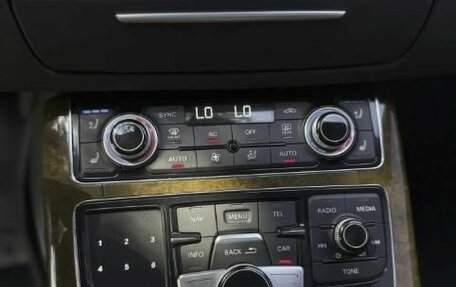 Audi A8, 2012 год, 1 590 000 рублей, 30 фотография