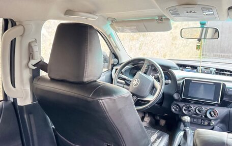 Toyota Hilux VIII, 2015 год, 2 890 000 рублей, 5 фотография