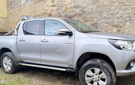 Toyota Hilux VIII, 2015 год, 2 890 000 рублей, 8 фотография